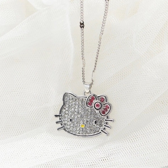 ⭐️ New Luxury Hello Kitty Crystal Pendant  Necklace - Picture 1 of 7